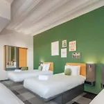 Maxhotel Amsterdam Airport Schiphol - Recently Renovated Hotel