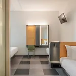 Maxhotel Amsterdam Airport Schiphol - Recently Renovated Hotel