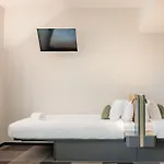 Maxhotel Amsterdam Airport Schiphol - Recently Renovated 3* Hoofddorp