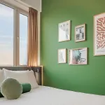 Maxhotel Amsterdam Airport Schiphol - Recently Renovated 3* Hoofddorp