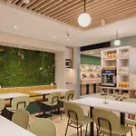 Maxhotel Amsterdam Airport Schiphol - Recently Renovated Hotel Hoofddorp