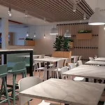 Maxhotel Amsterdam Airport Schiphol - Recently Renovated 3*