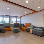 Maxhotel Amsterdam Airport Schiphol - Recently Renovated Hotel