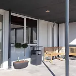 Maxhotel Amsterdam Airport Schiphol - Recently Renovated 3* Hoofddorp