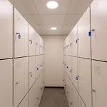 Maxhotel Amsterdam Airport Schiphol - Recently Renovated Hoofddorp