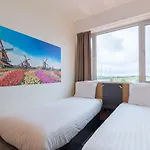 Hotel Maxhotel Amsterdam Airport Schiphol - Recently Renovated