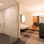 Maxhotel Amsterdam Airport Schiphol - Recently Renovated Hotel 3*