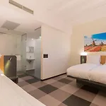Hotel Maxhotel Amsterdam Airport Schiphol - Recently Renovated