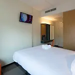 Hotel Maxhotel Amsterdam Airport Schiphol - Recently Renovated Hoofddorp