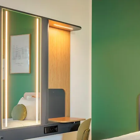 Hotel Maxhotel Amsterdam Airport Schiphol - Recently Renovated 3*