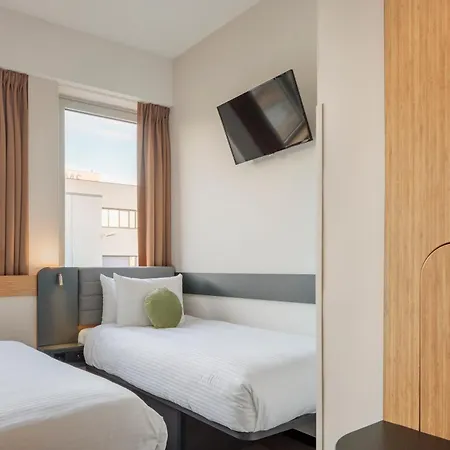 Maxhotel Amsterdam Airport Schiphol - Recently Renovated 酒店 霍夫多普