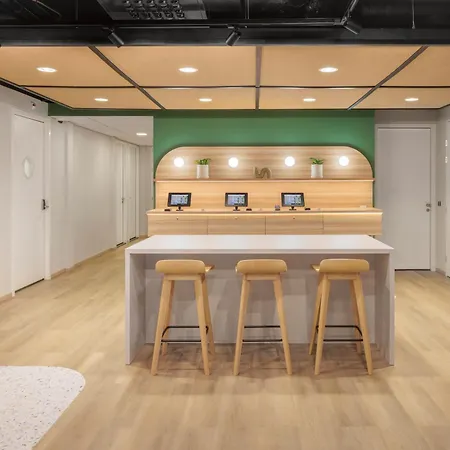 酒店 Maxhotel Amsterdam Airport Schiphol - Recently Renovated 霍夫多普