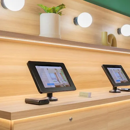 Maxhotel Amsterdam Airport Schiphol - Recently Renovated