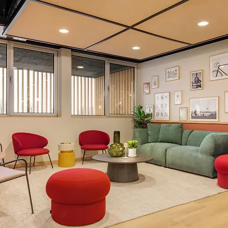 Maxhotel Amsterdam Airport Schiphol - Recently Renovated 3*