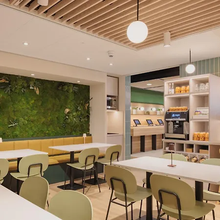 Maxhotel Amsterdam Airport Schiphol - Recently Renovated מלון הופדורפ