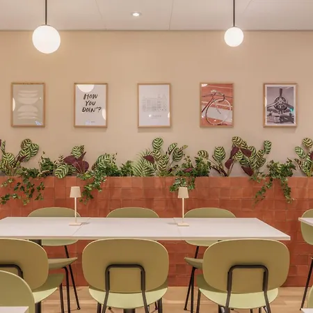 Maxhotel Amsterdam Airport Schiphol - Recently Renovated Hoofddorp