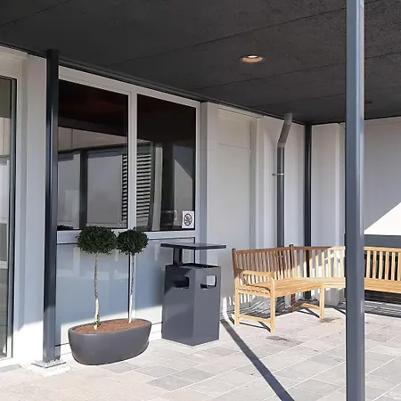 Maxhotel Amsterdam Airport Schiphol - Recently Renovated 3* Hoofddorp