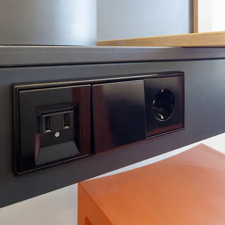 Отель Maxhotel Amsterdam Airport Schiphol - Recently Renovated 3*