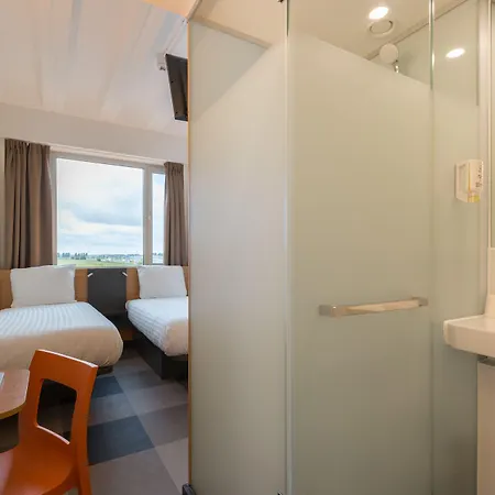 Отель Maxhotel Amsterdam Airport Schiphol - Recently Renovated Хоофддорп