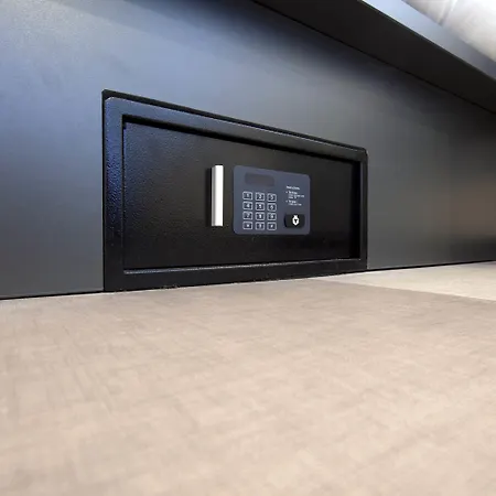 Hotel Maxhotel Amsterdam Airport Schiphol - Recently Renovated 3*