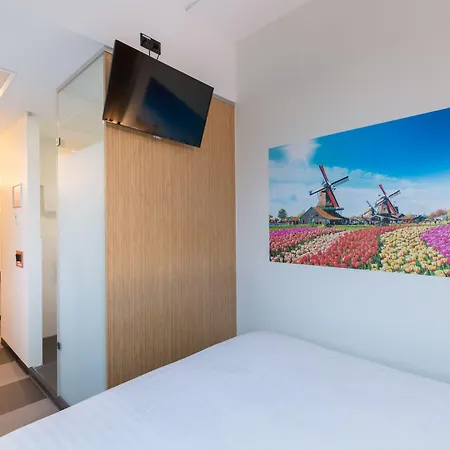 Hotel Maxhotel Amsterdam Airport Schiphol - Recently Renovated 3*