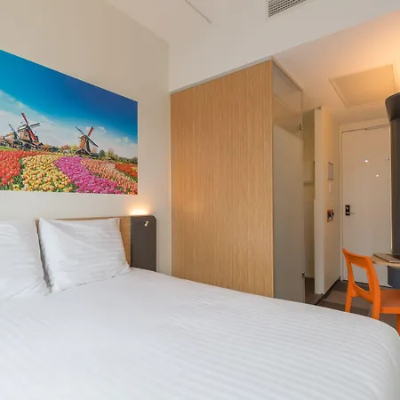 Maxhotel Amsterdam Airport Schiphol - Recently Renovated 3* Hoofddorp