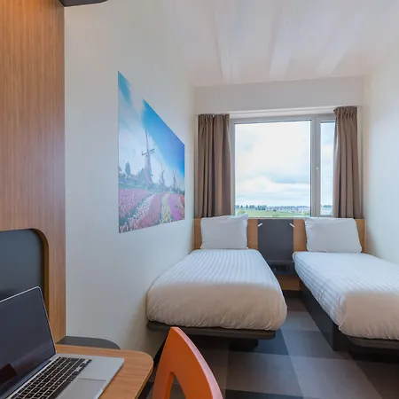 Maxhotel Amsterdam Airport Schiphol - Recently Renovated Hotel