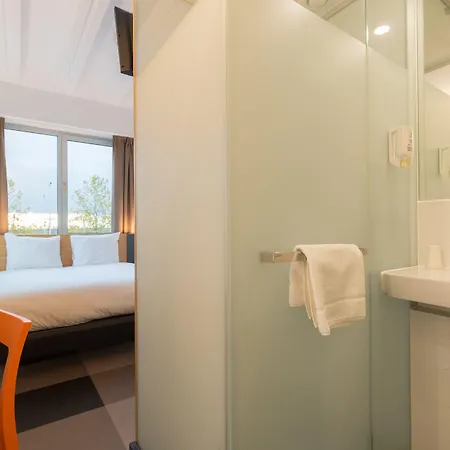 Maxhotel Amsterdam Airport Schiphol - Recently Renovated 3* Hoofddorp