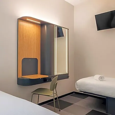 Maxhotel Amsterdam Airport Schiphol - Recently Renovated فندق