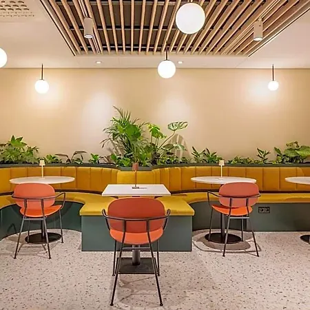 Maxhotel Amsterdam Airport Schiphol - Recently Renovated
