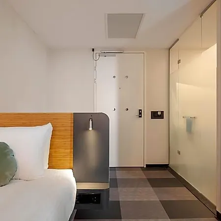 Maxhotel Amsterdam Airport Schiphol - Recently Renovated