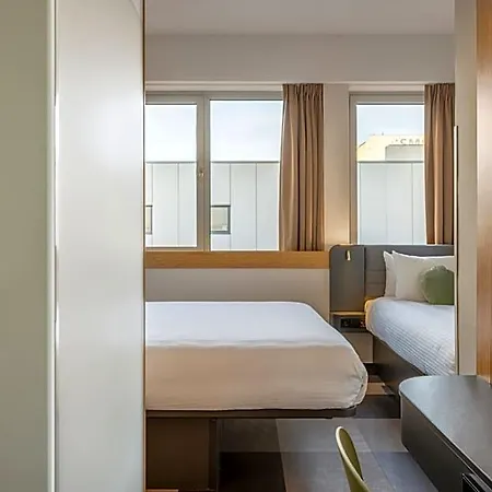 Maxhotel Amsterdam Airport Schiphol - Recently Renovated Hotell Hoofddorp