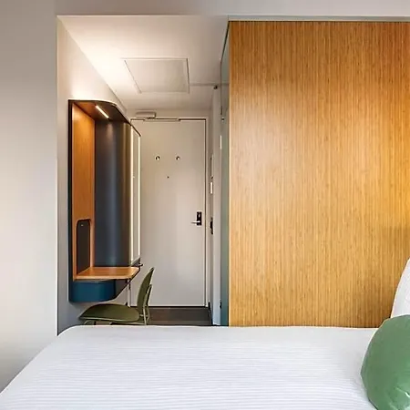 Maxhotel Amsterdam Airport Schiphol - Recently Renovated Hotell