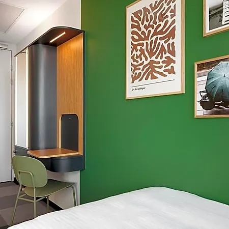 Maxhotel Amsterdam Airport Schiphol - Recently Renovated