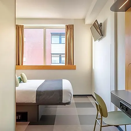 Maxhotel Amsterdam Airport Schiphol - Recently Renovated Hotell Hoofddorp
