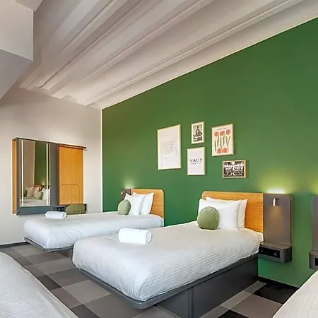 Maxhotel Amsterdam Airport Schiphol - Recently Renovated