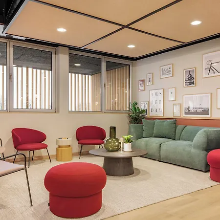 Maxhotel Amsterdam Airport Schiphol - Recently Renovated 3*