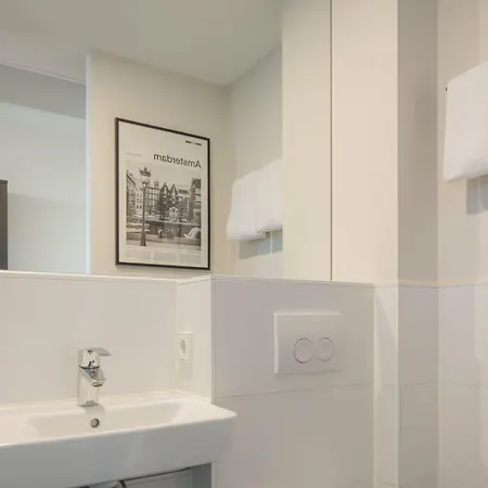 Maxhotel Amsterdam Airport Schiphol - Recently Renovated