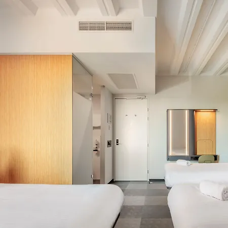 Maxhotel Amsterdam Airport Schiphol - Recently Renovated מלון