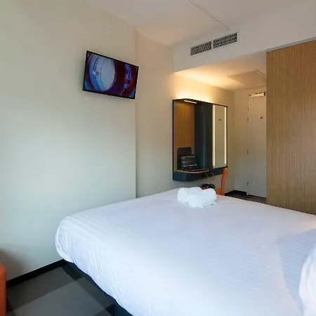 酒店 Maxhotel Amsterdam Airport Schiphol - Recently Renovated 霍夫多普