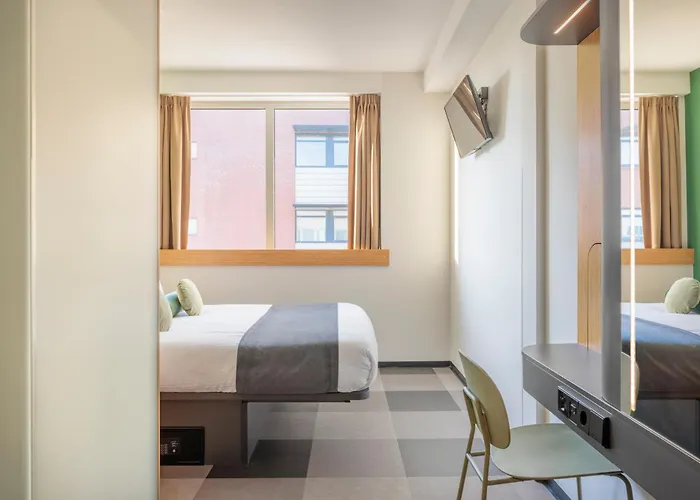 Maxhotel Amsterdam Airport Schiphol - Recently Renovated