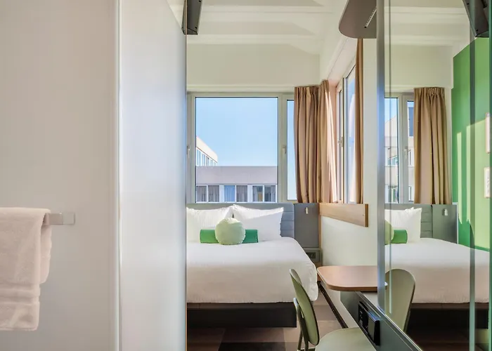 Maxhotel Amsterdam Airport Schiphol - Recently Renovated Hotel