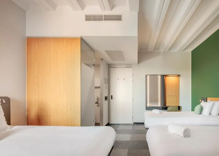 Hotel Maxhotel Amsterdam Airport Schiphol - Recently Renovated