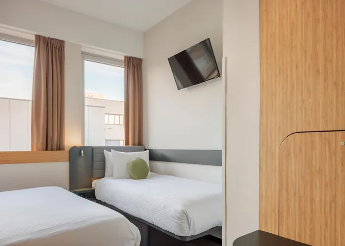 Maxhotel Amsterdam Airport Schiphol - Recently Renovated Hotel Hoofddorp