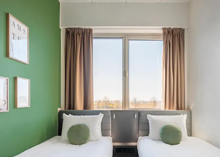 Maxhotel Amsterdam Airport Schiphol - Recently Renovated