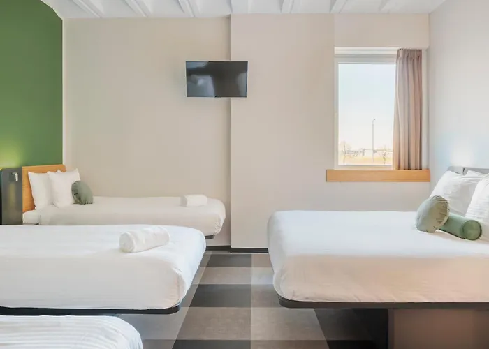 Maxhotel Amsterdam Airport Schiphol - Recently Renovated Hotel Hoofddorp