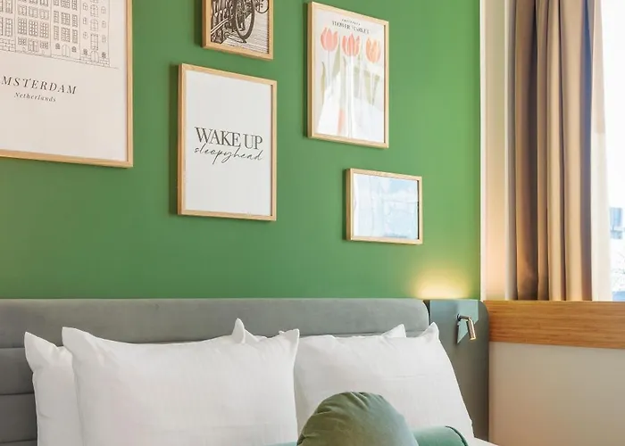 Maxhotel Amsterdam Airport Schiphol - Recently Renovated 3*