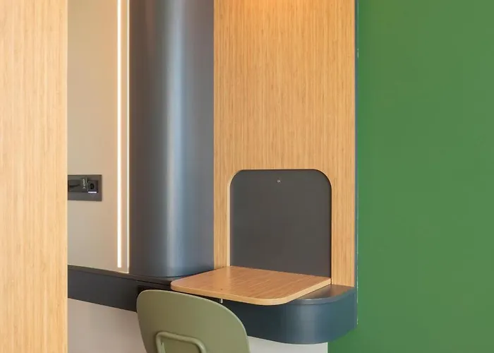 Maxhotel Amsterdam Airport Schiphol - Recently Renovated Hoofddorp