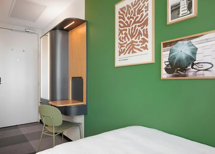 Maxhotel Amsterdam Airport Schiphol - Recently Renovated