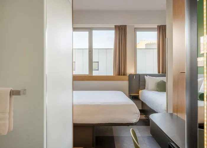 Maxhotel Amsterdam Airport Schiphol - Recently Renovated Hotel